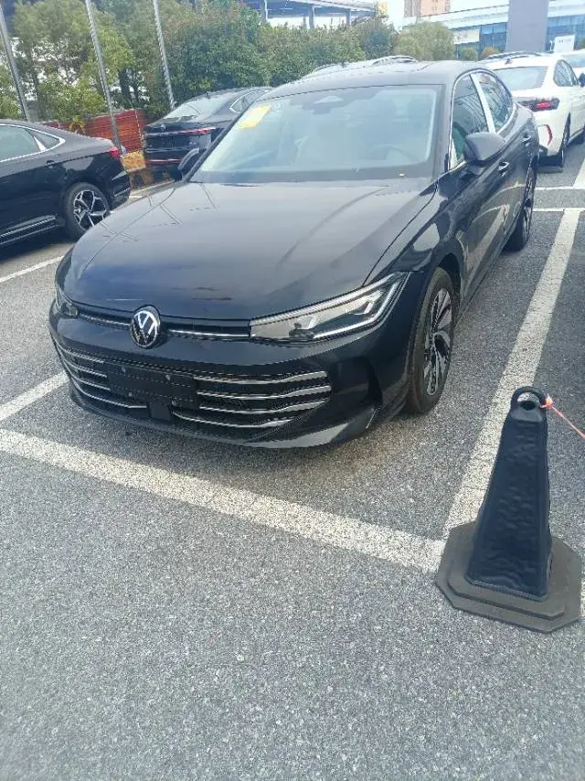 2025 Volkswagen Passat 1.5T 160HP L4 7DCT