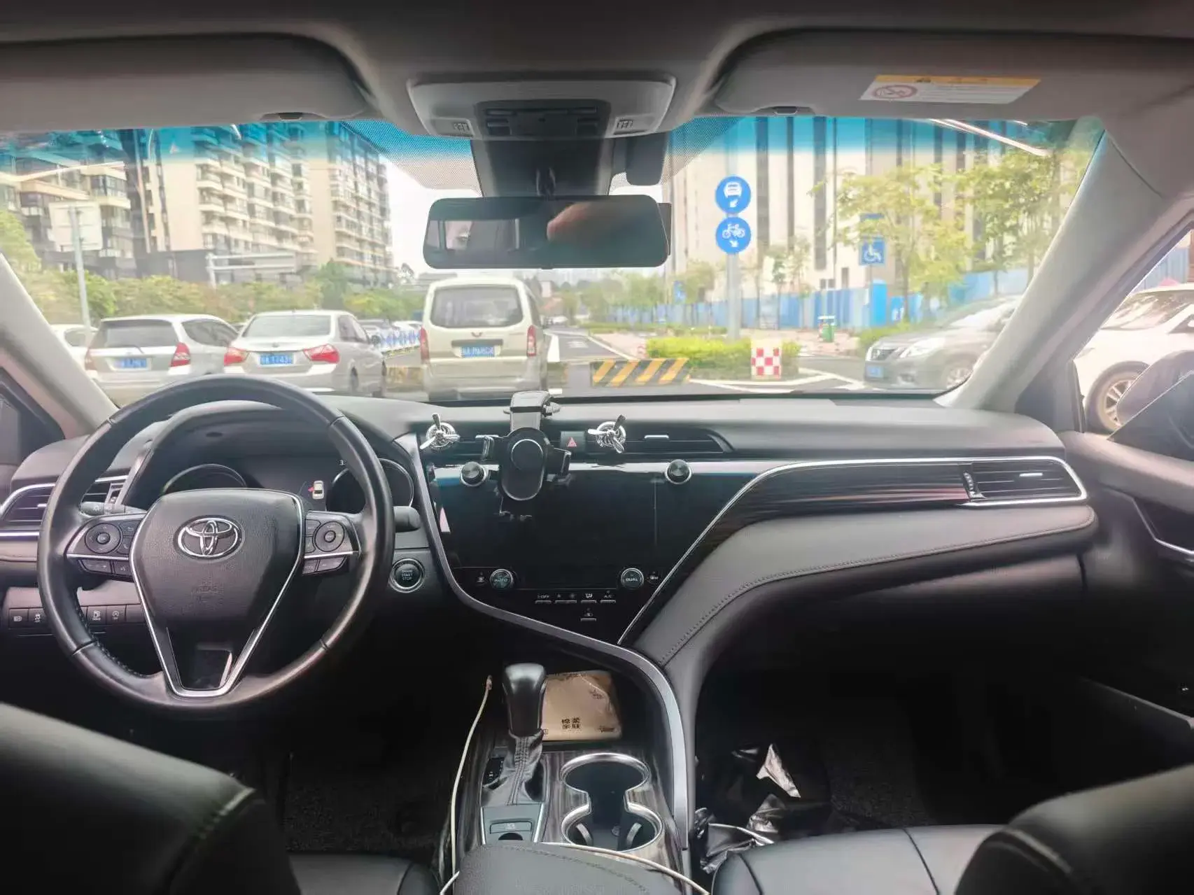2019 TOYOTA CAMRY thumbnail 3