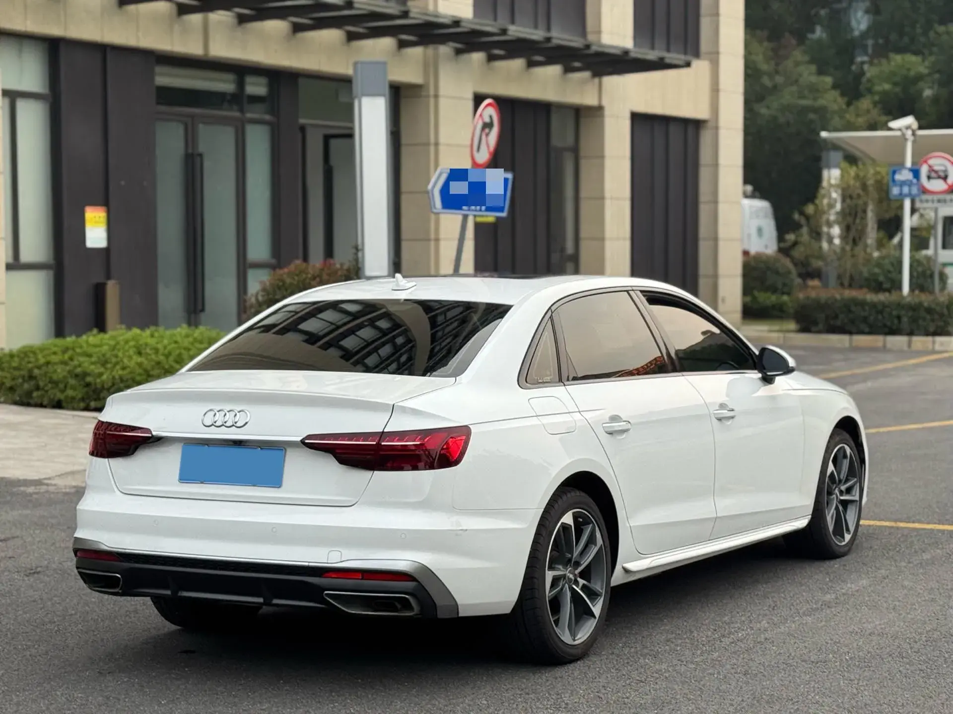 2020 AUDI A4L thumbnail 4