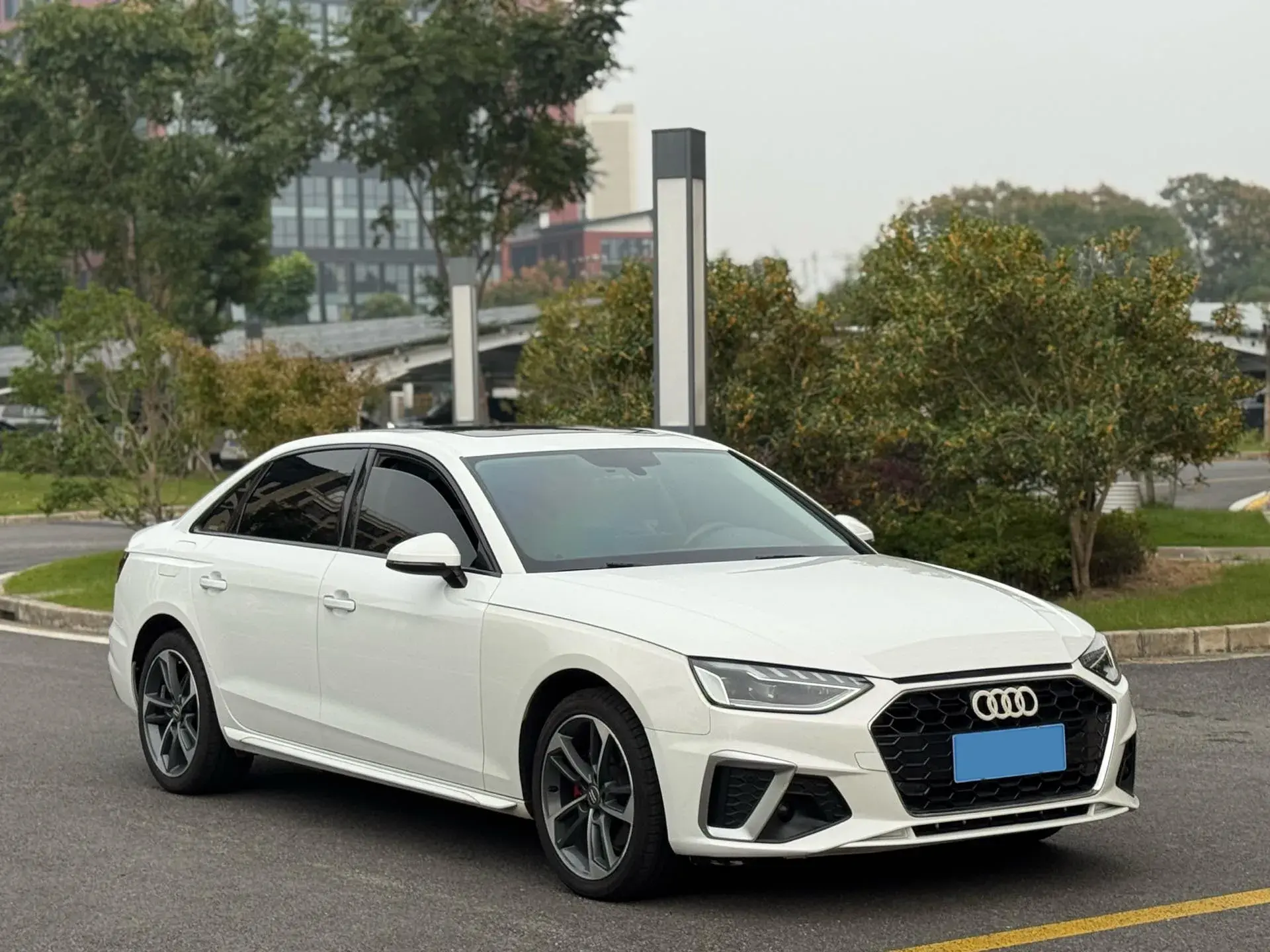 2020 AUDI A4L thumbnail 3