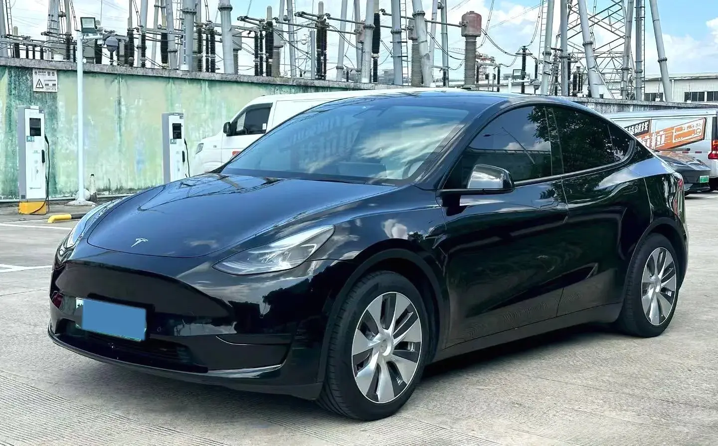 2022 Tesla Model Y BEV 60KWH