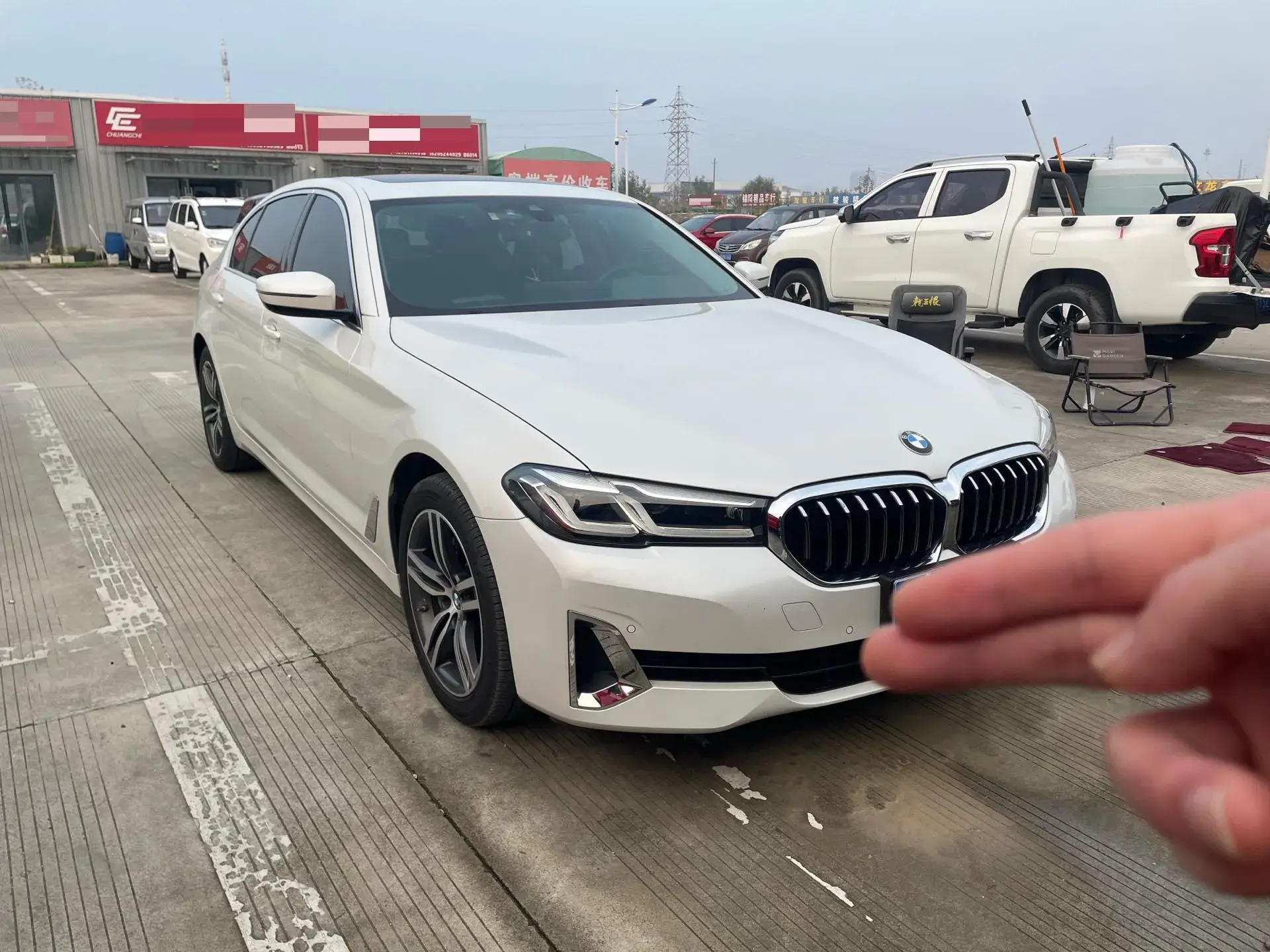 2021 BMW 5 thumbnail 2