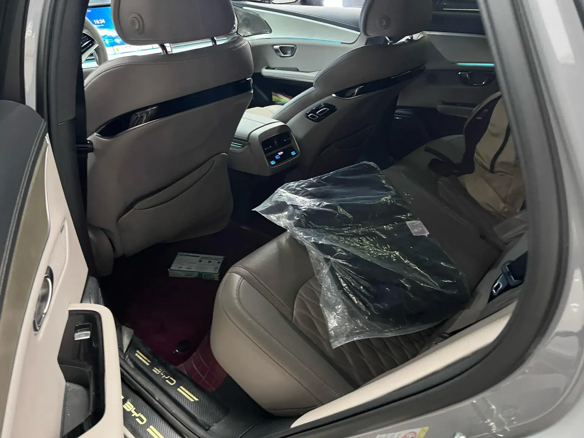 2025 BYD HAN thumbnail 4