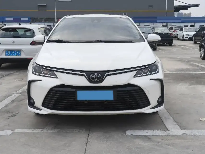 2019 TOYOTA COROLLA thumbnail 2