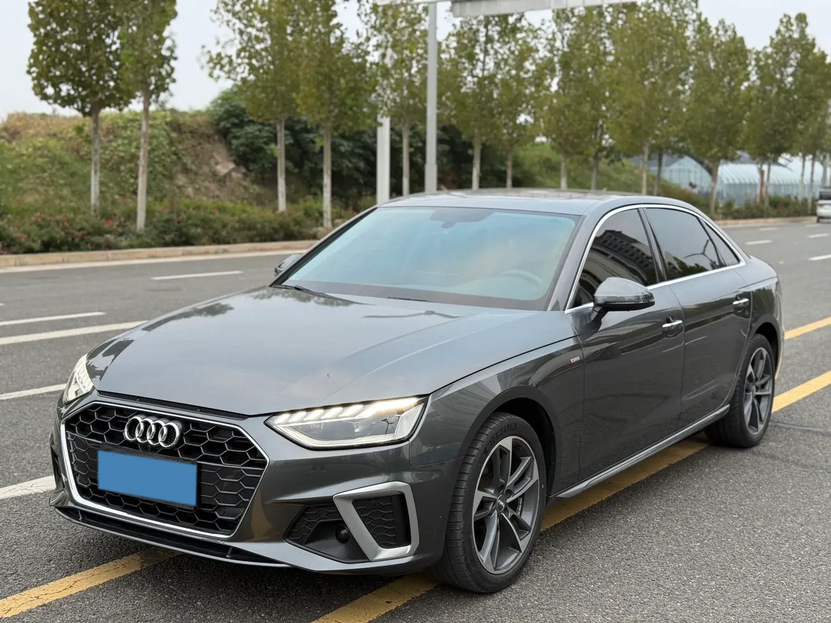 2020 AUDI A4L view 1