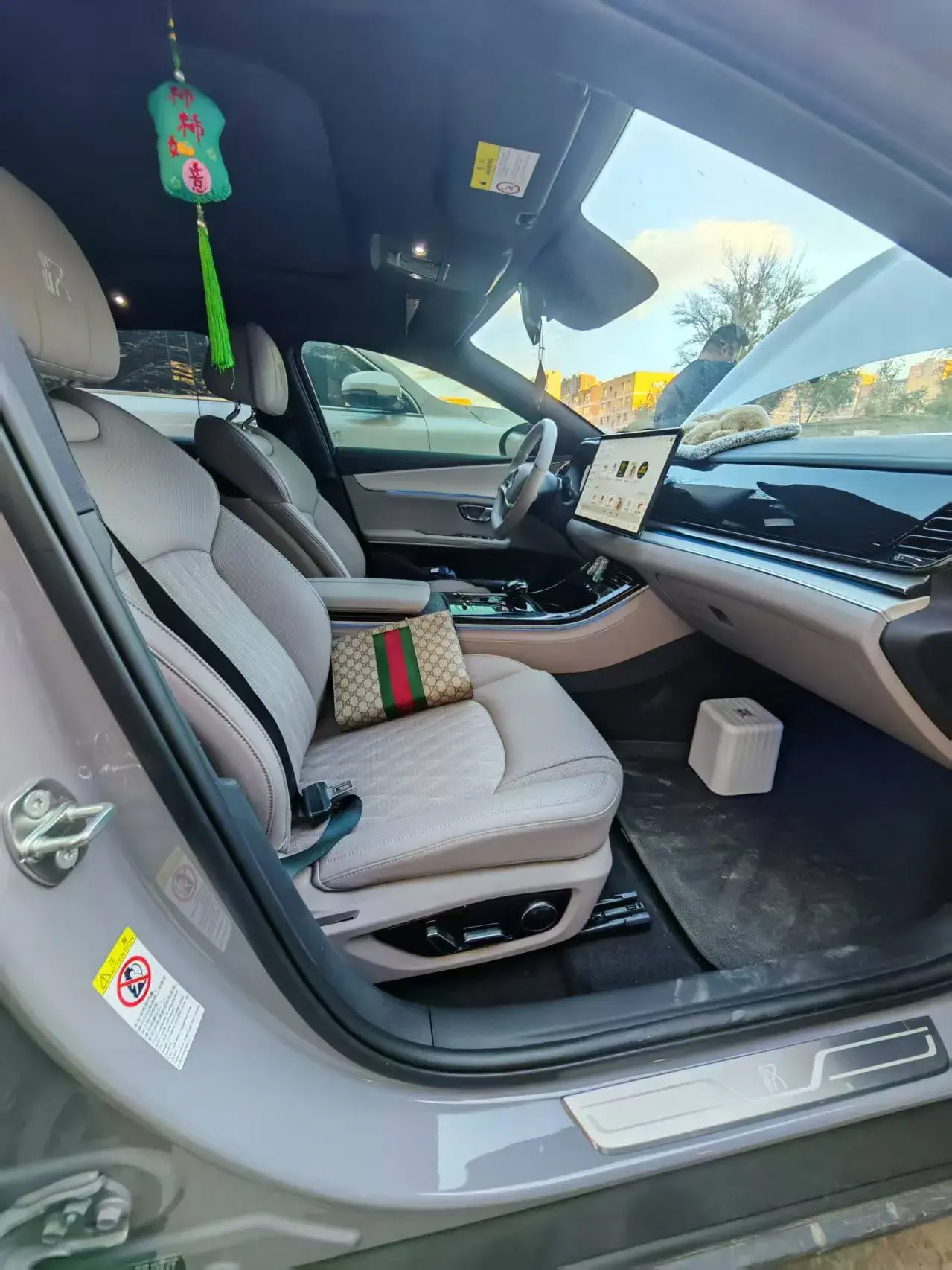 2025 BYD HAN thumbnail 2