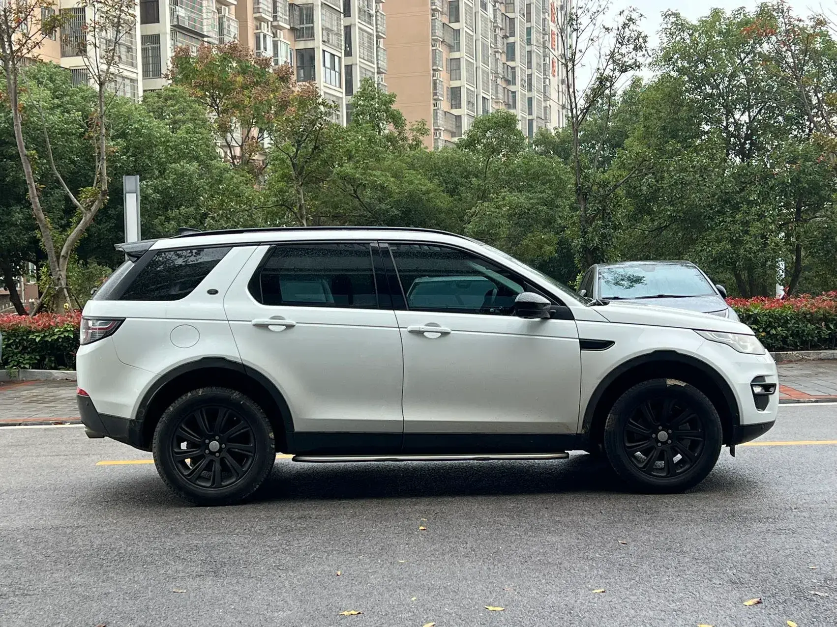 2018 LAND ROVER thumbnail 4