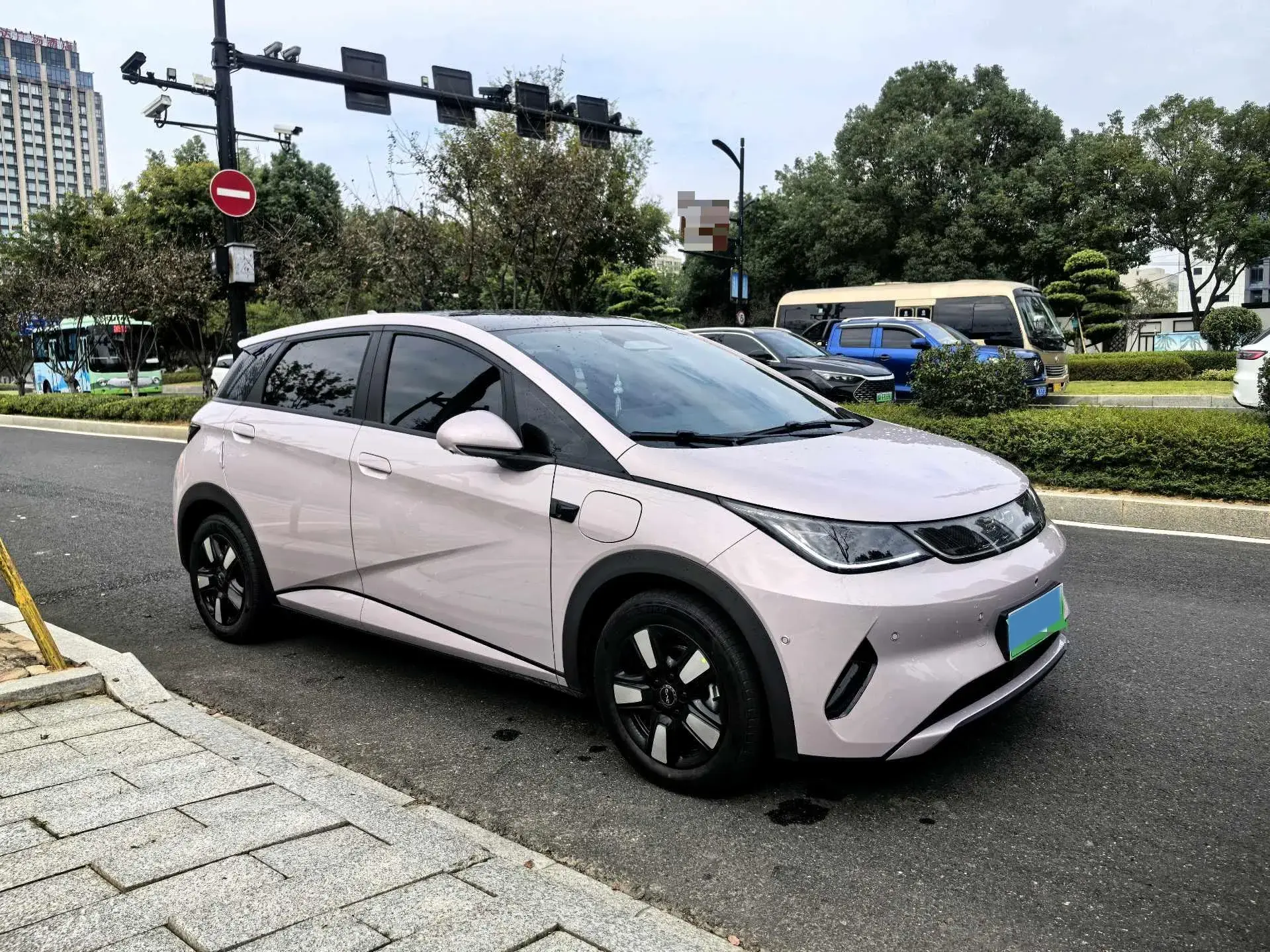 2025 BYD DOLPHIN thumbnail 3