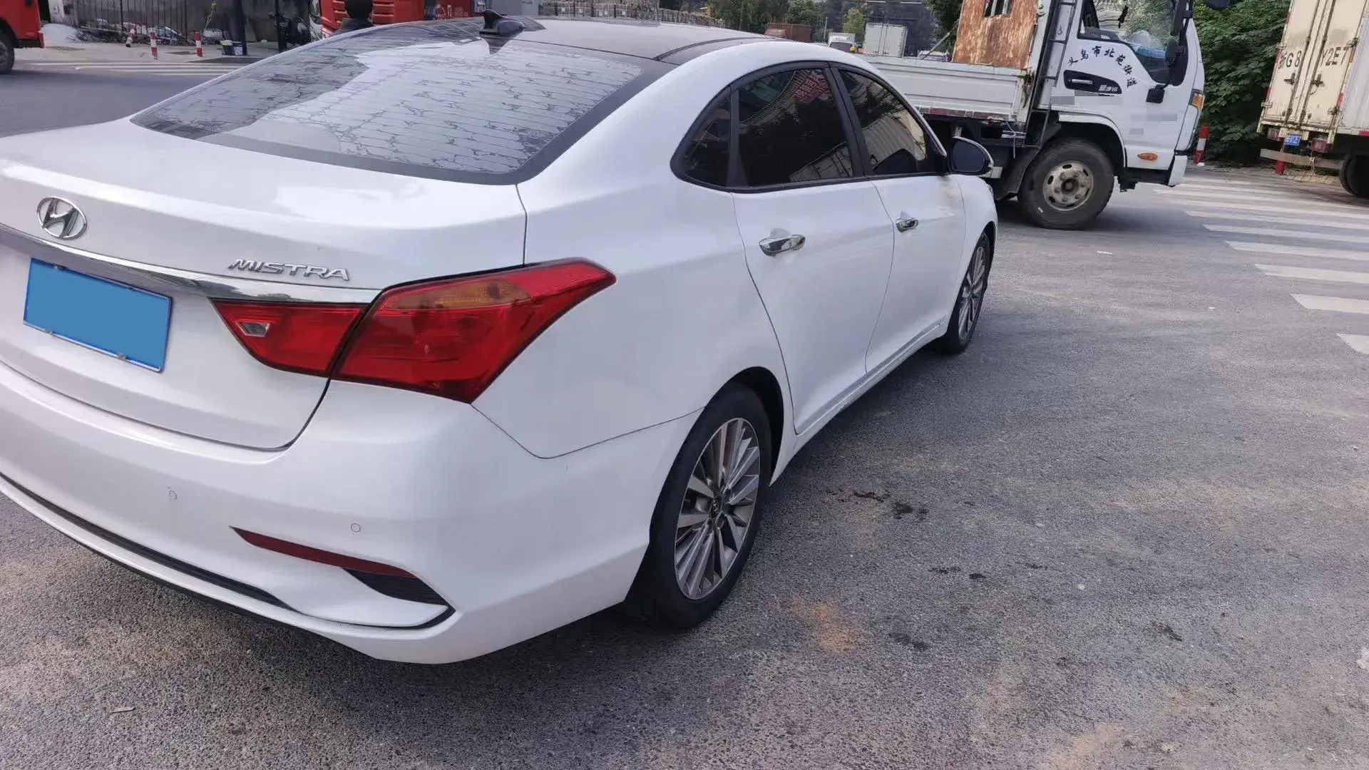 2017 HYUNDAI MISTRA thumbnail 3