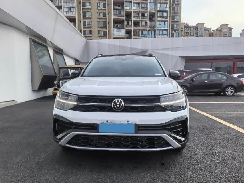 2023 VOLKSWAGEN THARU thumbnail 2