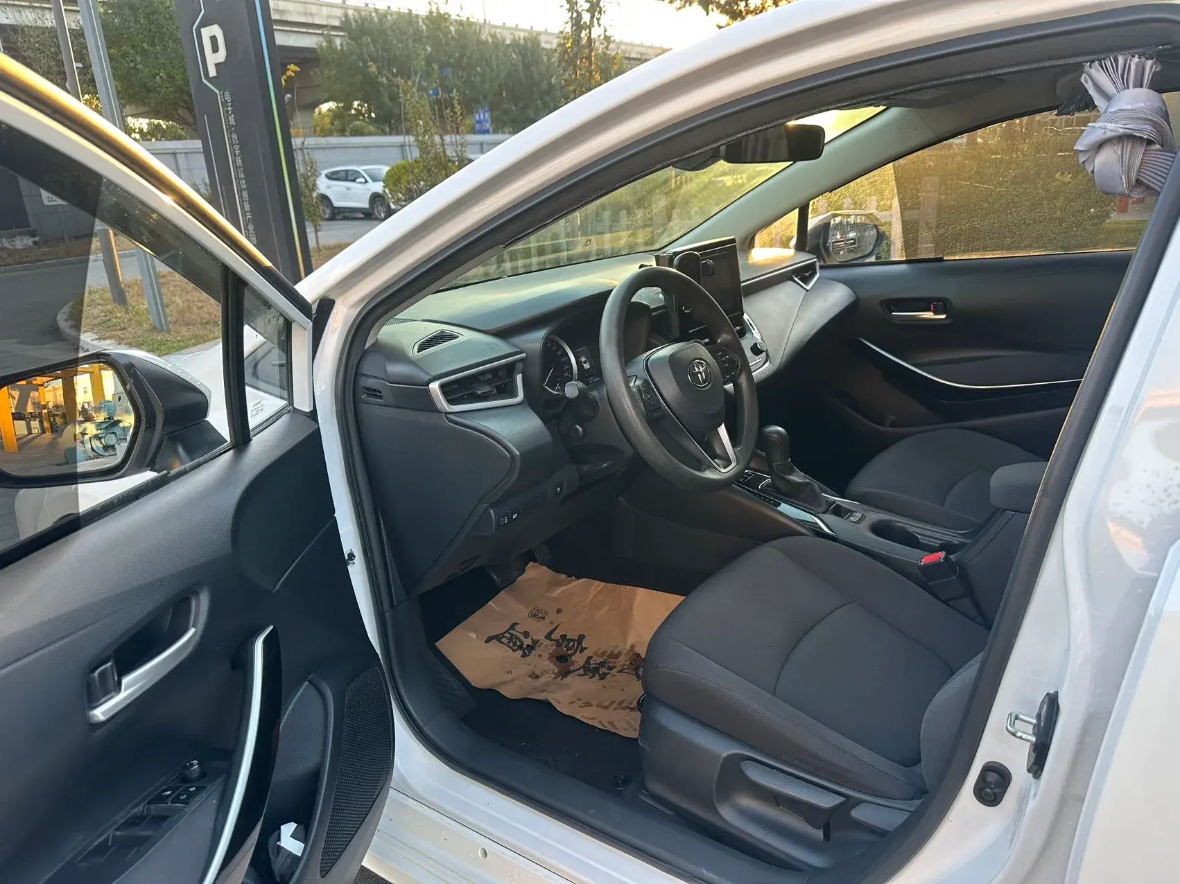 2021 TOYOTA COROLLA thumbnail 4