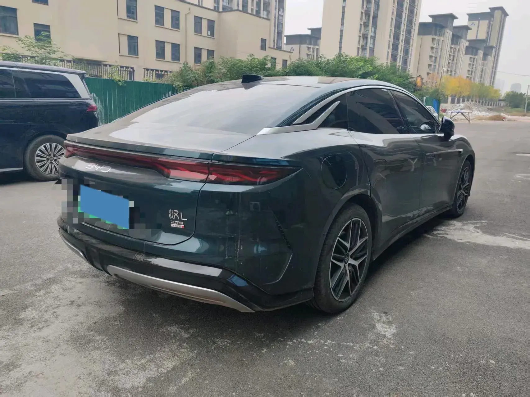 2025 BYD HANL thumbnail 3