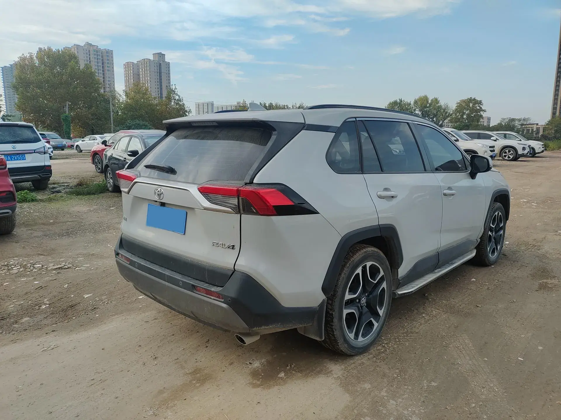 2020 TOYOTA RAV4 thumbnail 4