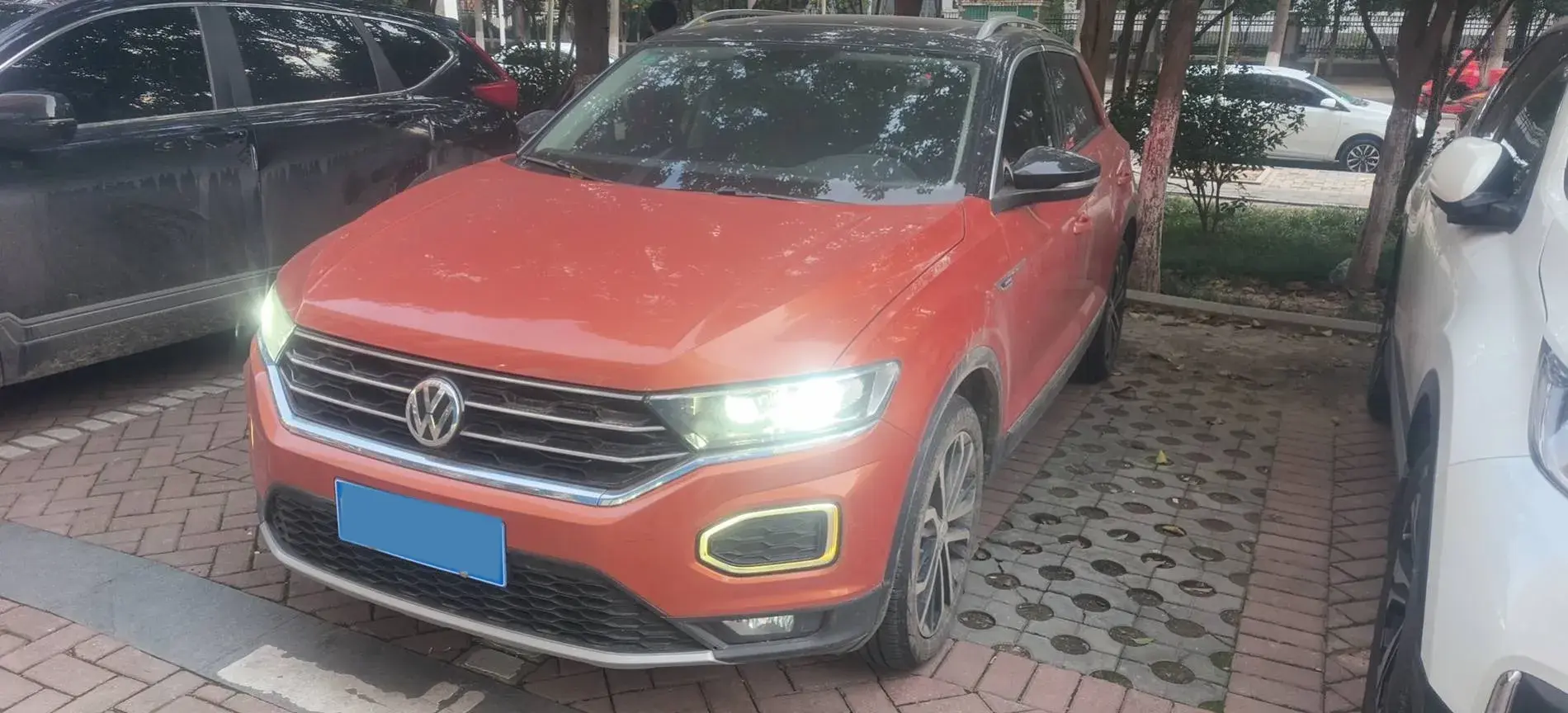 2018 VOLKSWAGEN T-ROC view 1
