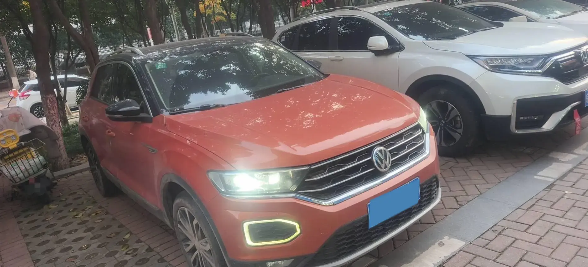 2018 VOLKSWAGEN T-ROC thumbnail 2