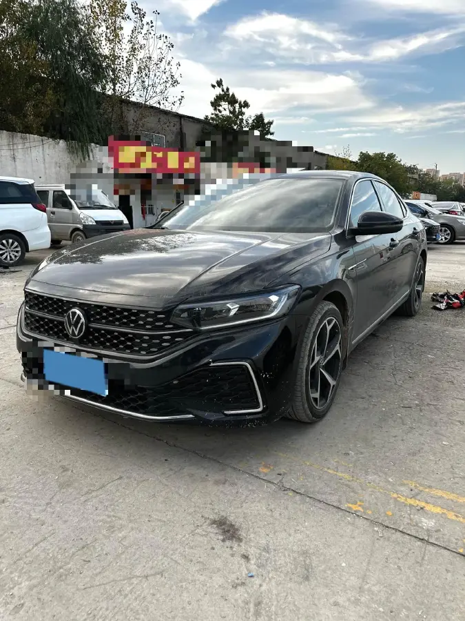 2023 Volkswagen Passat 2.0T 186HP L4 7DCT