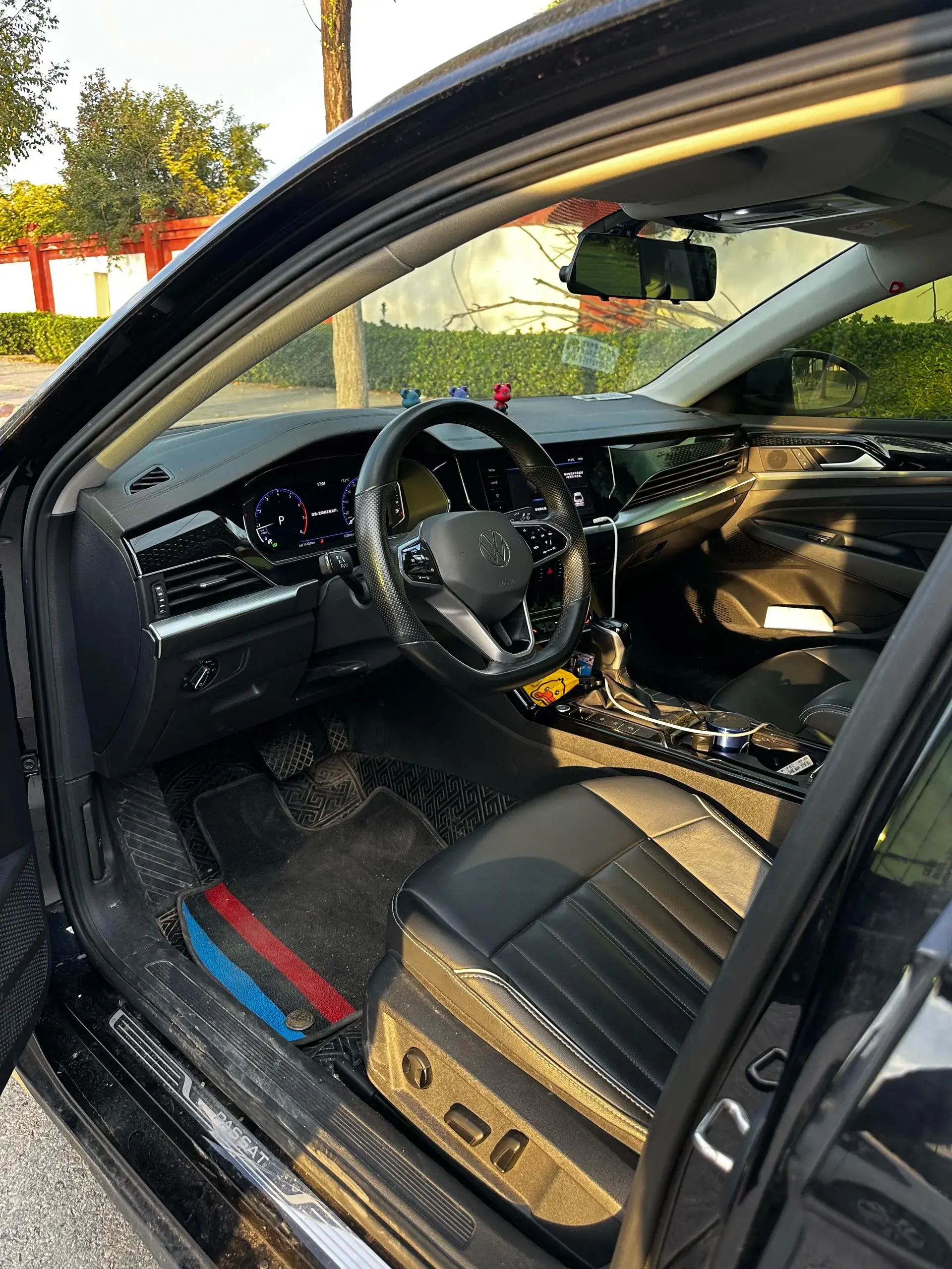 2023 VOLKSWAGEN PASSAT thumbnail 4