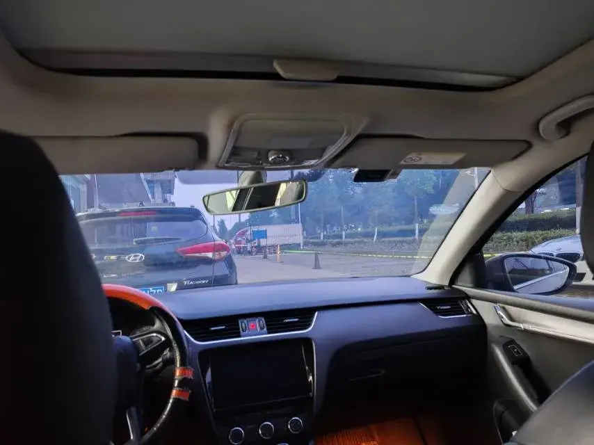 2019 SKODA OCTAVIA thumbnail 4