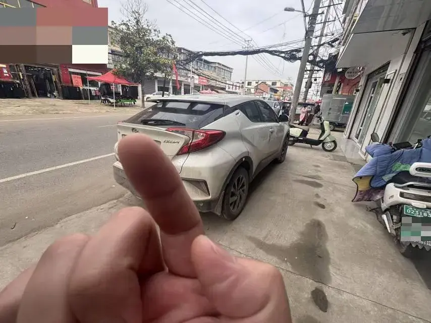 2021 TOYOTA IZOA thumbnail 3