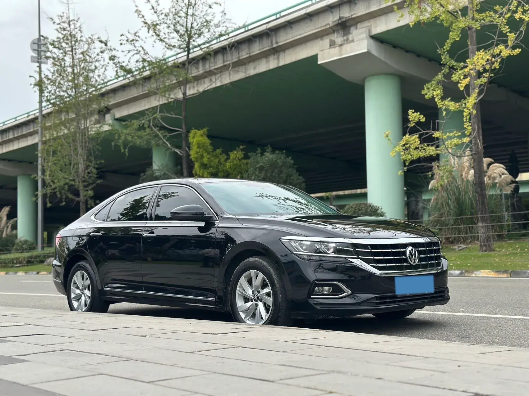 2020 VOLKSWAGEN PASSAT thumbnail 3