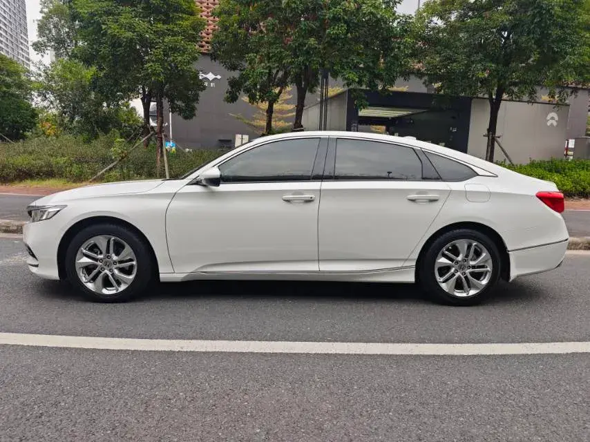 2018 HONDA ACCORD thumbnail 3