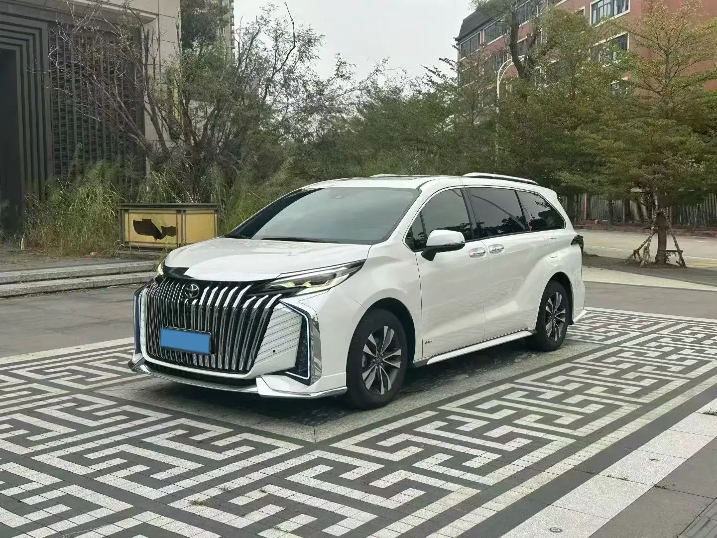 2024 TOYOTA GRANVIA view 1