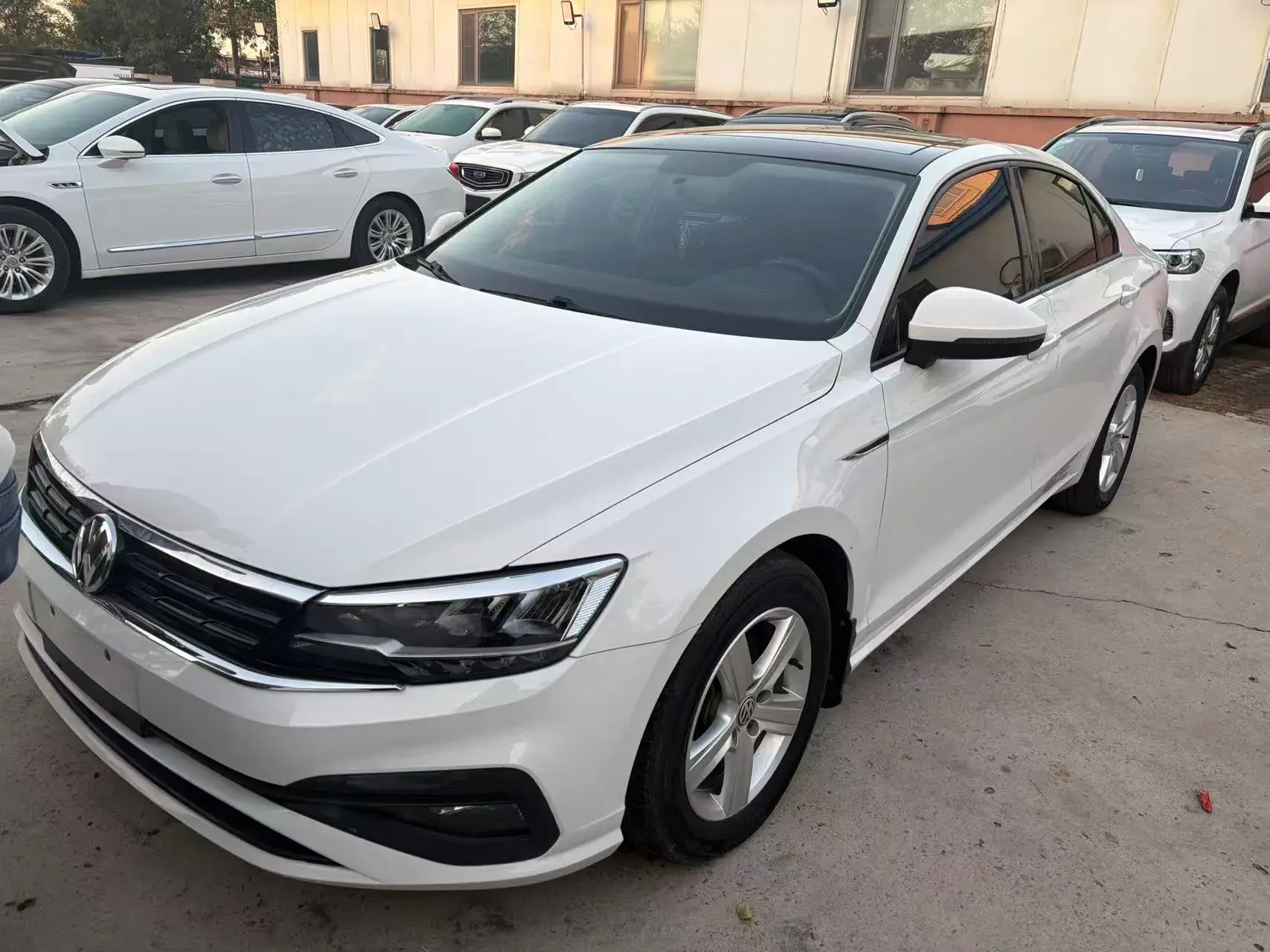 2021 VOLKSWAGEN LAMANDO view 1