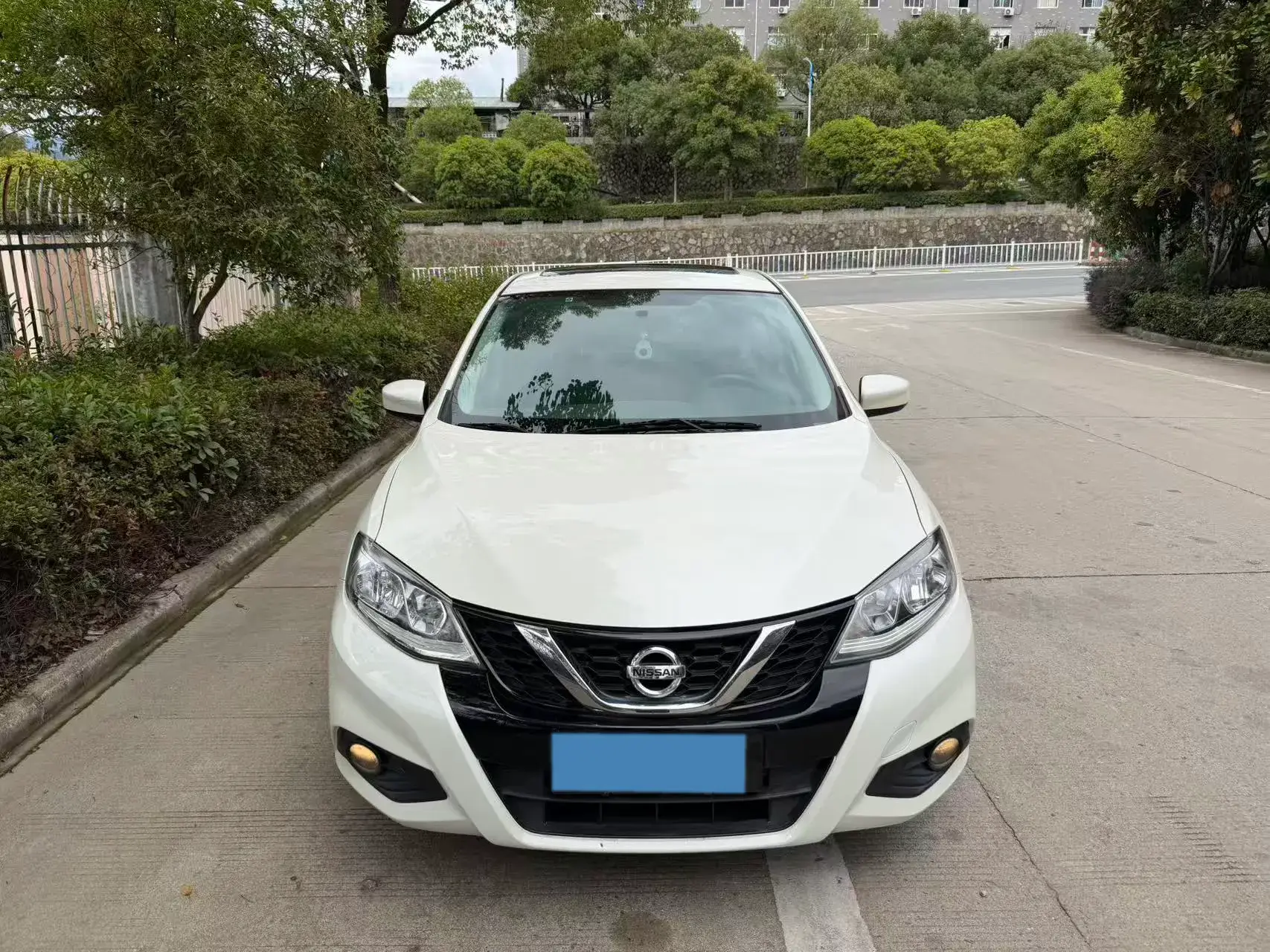 2019 NISSAN TIIDA thumbnail 2