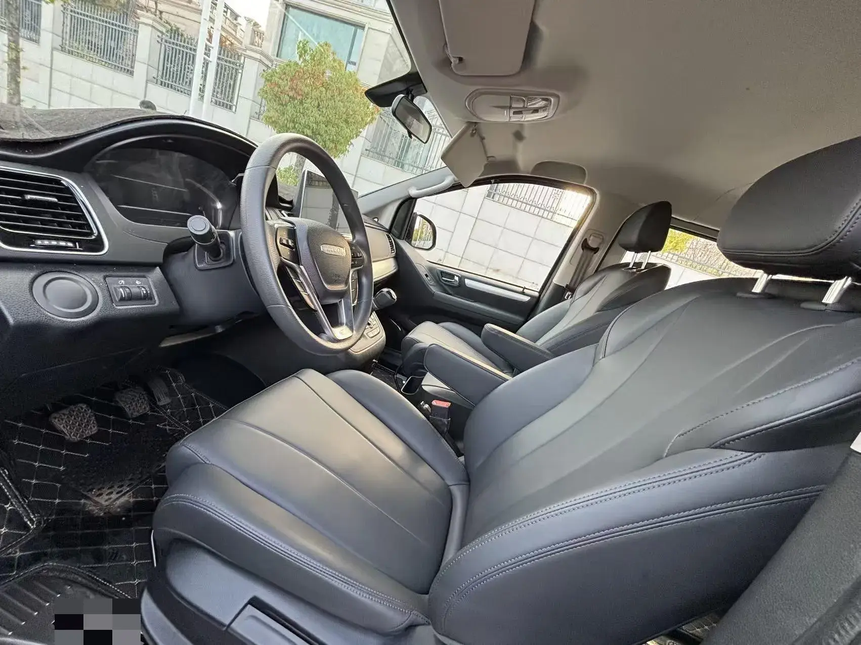 2025 MAXUS G10 thumbnail 4