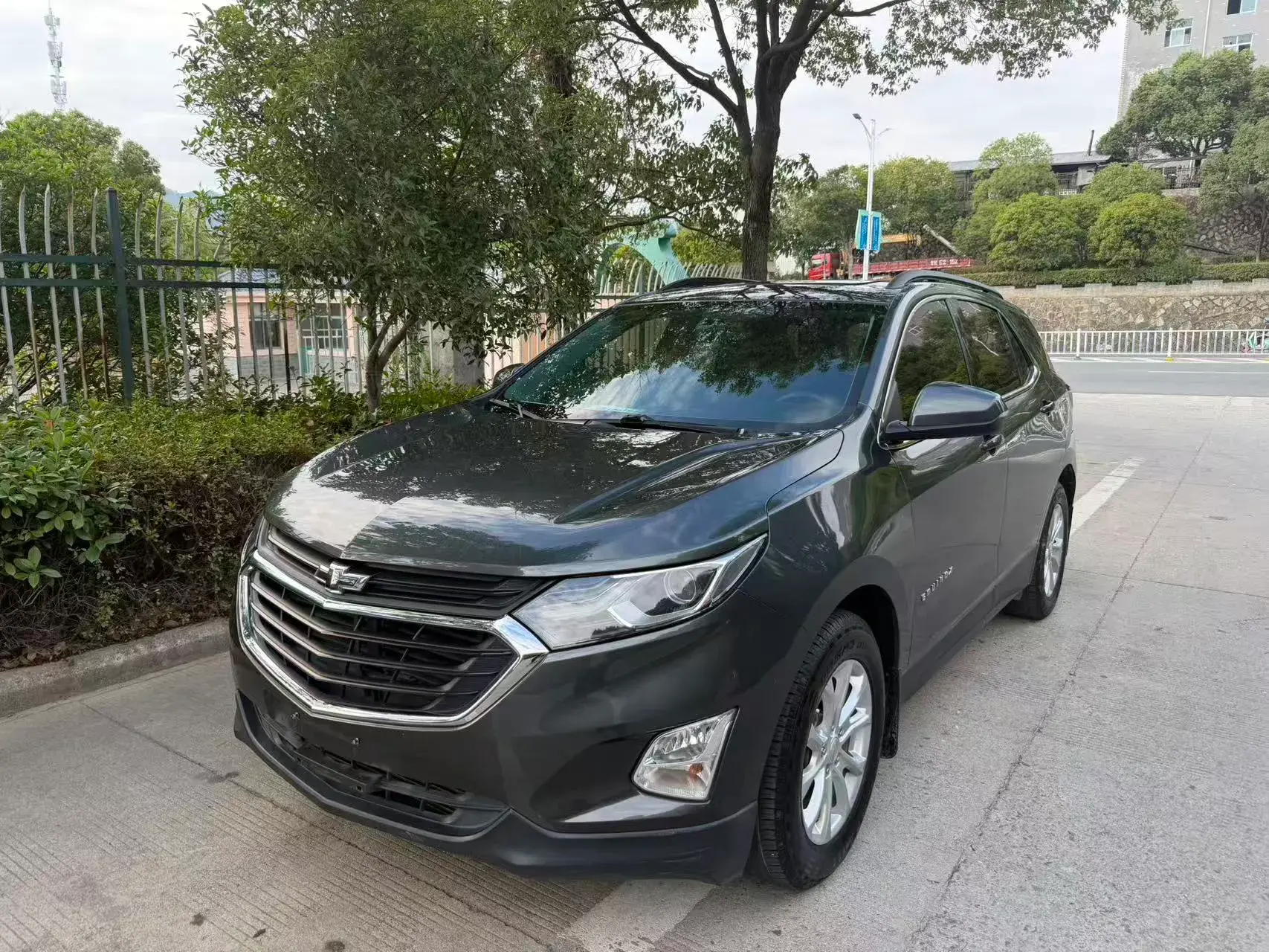 2018 CHEVROLET EQUINOX view 1