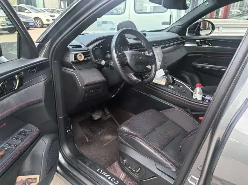 2020 LYNK&CO 05 thumbnail 3