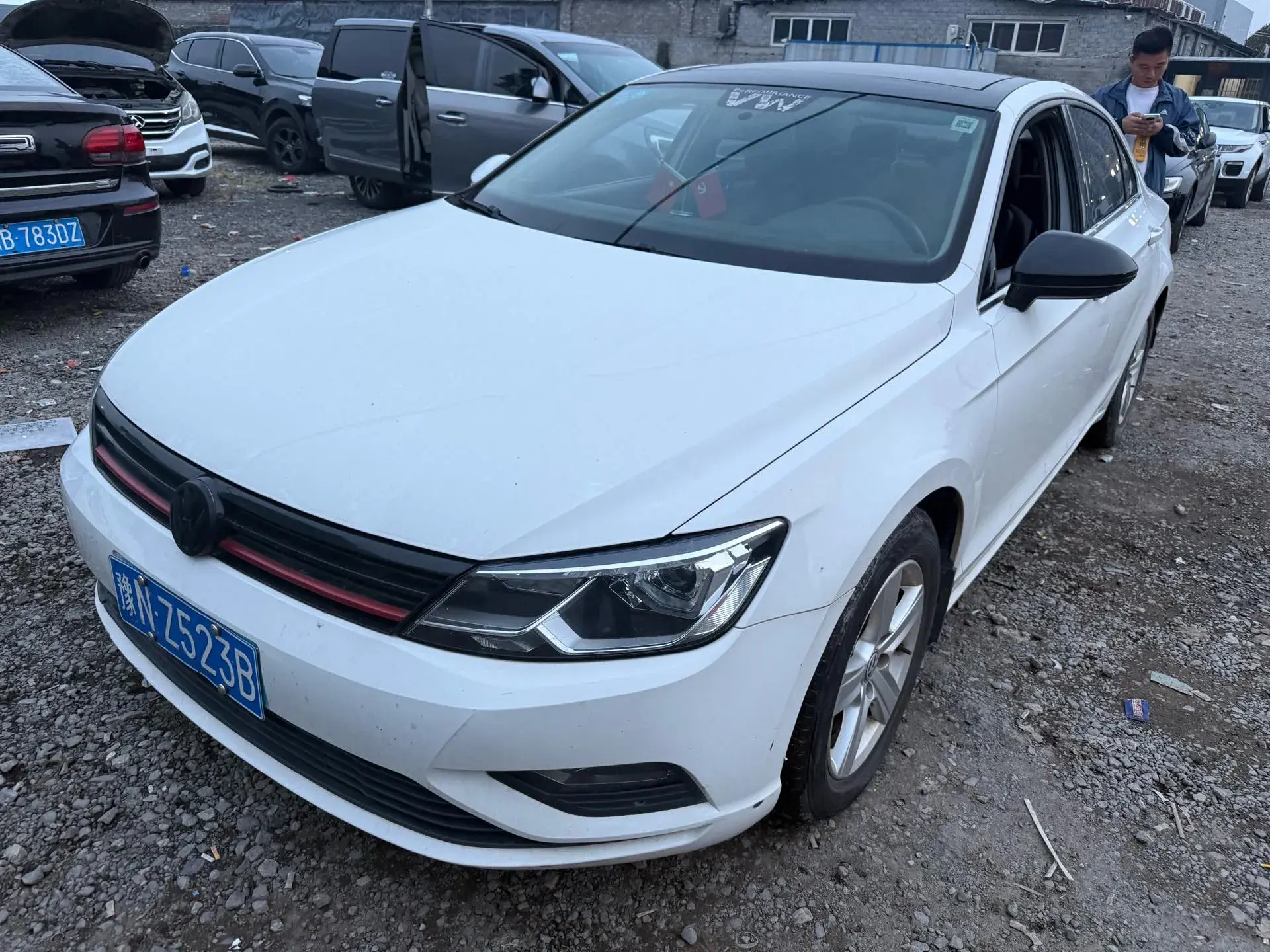 2017 VOLKSWAGEN LAMANDO view 1