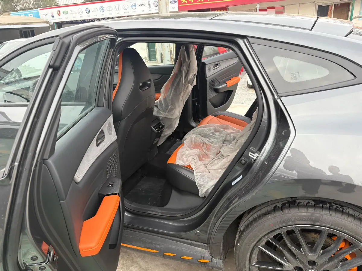 2025 ChangAn UNI-V 2.0T 245HP L4 8AT,autocango,china used car exporter,china ev exporter,chinese used car exporter,chinese used ev exporter