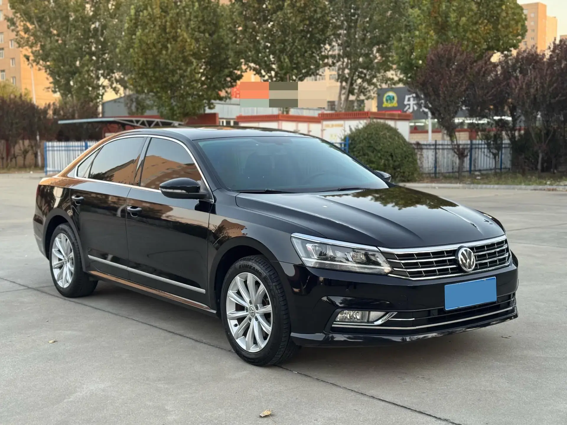 2017 VOLKSWAGEN PASSAT thumbnail 3