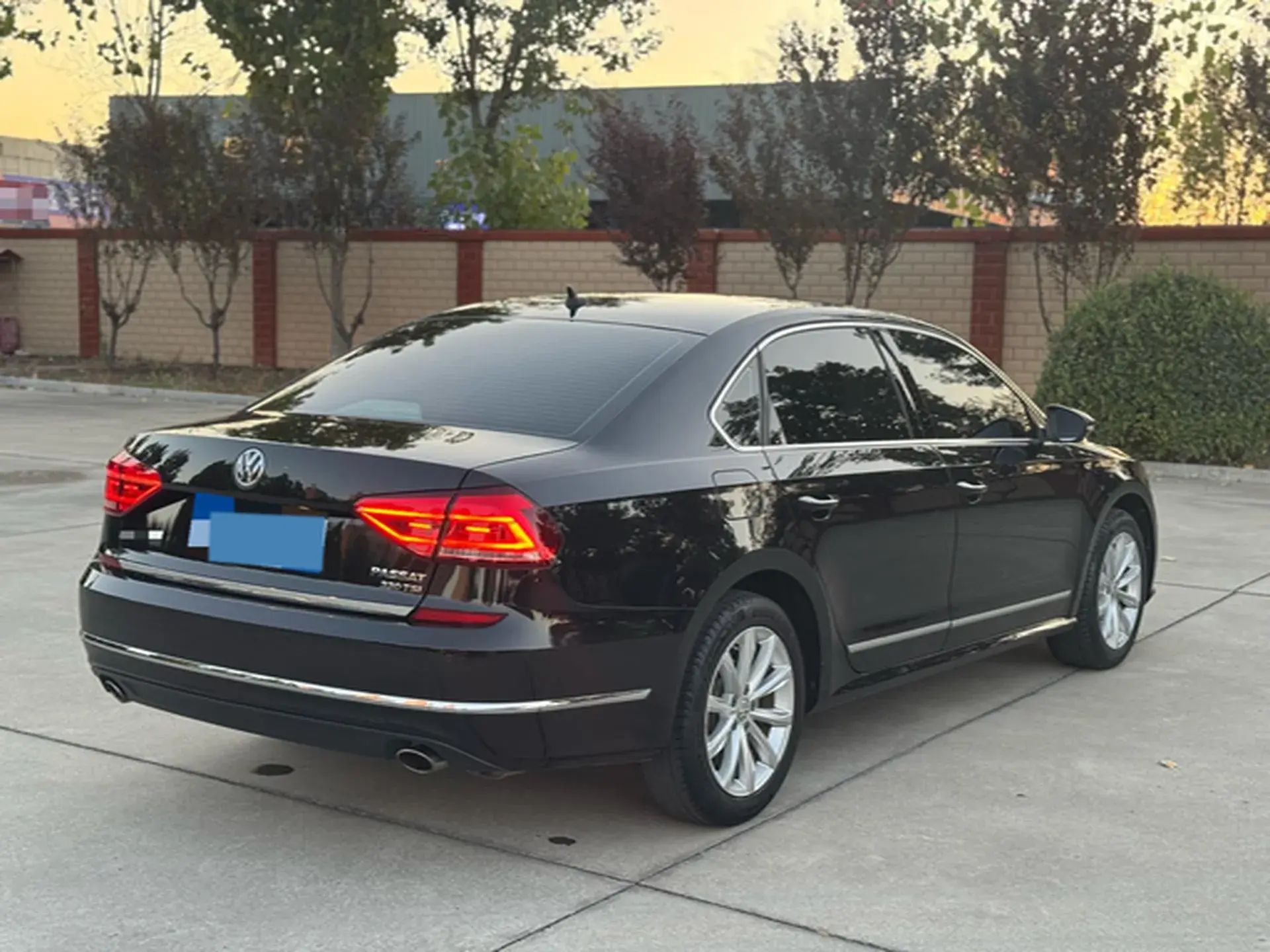 2017 VOLKSWAGEN PASSAT thumbnail 4