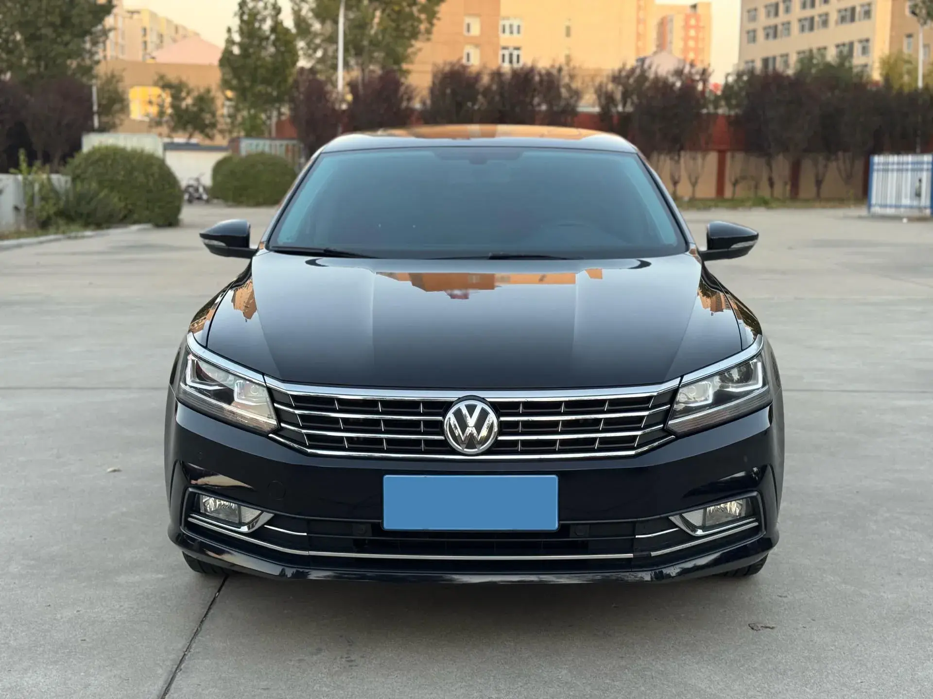2017 VOLKSWAGEN PASSAT thumbnail 2