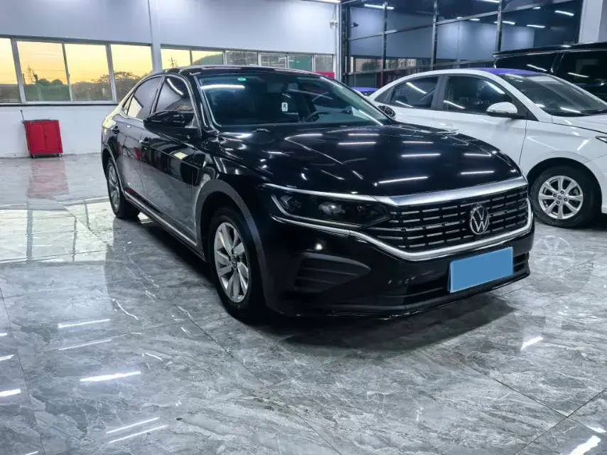 2022 VOLKSWAGEN PASSAT thumbnail 3