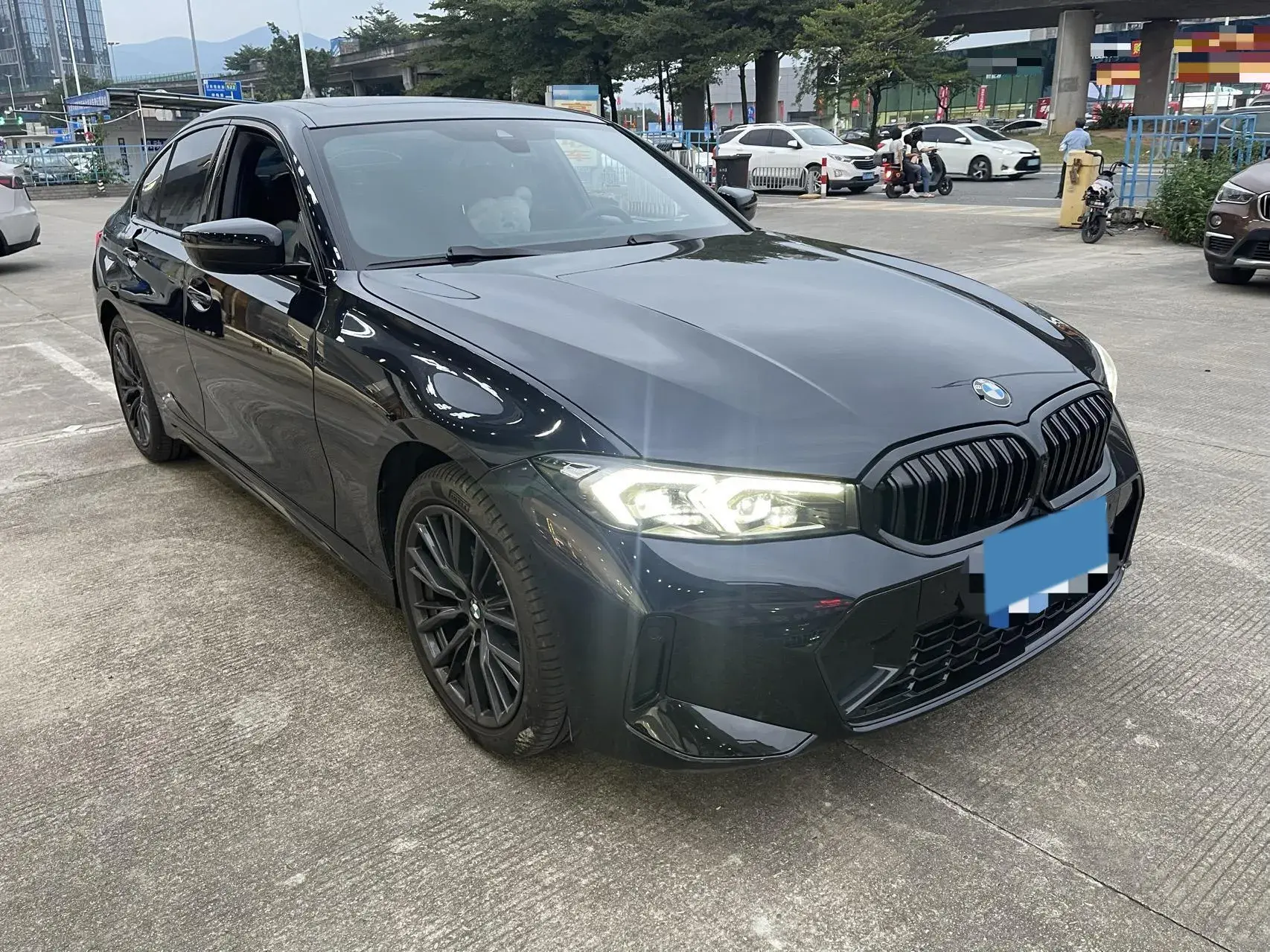 2023 BMW 3 thumbnail 2