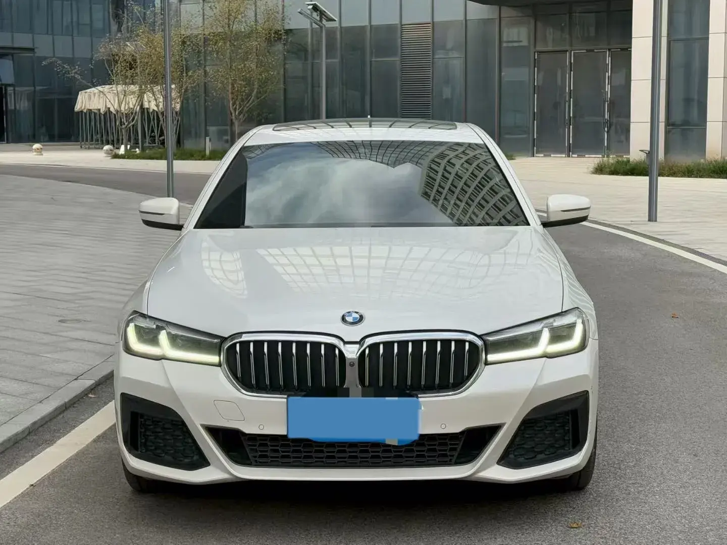 2021 BMW 5 thumbnail 2