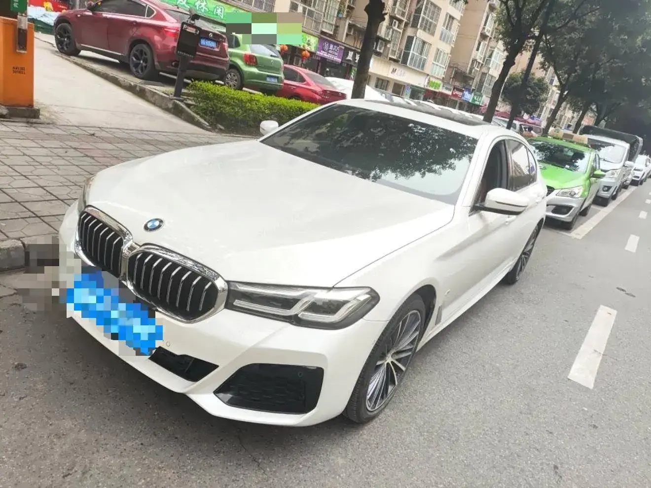2022 BMW 5 view 1