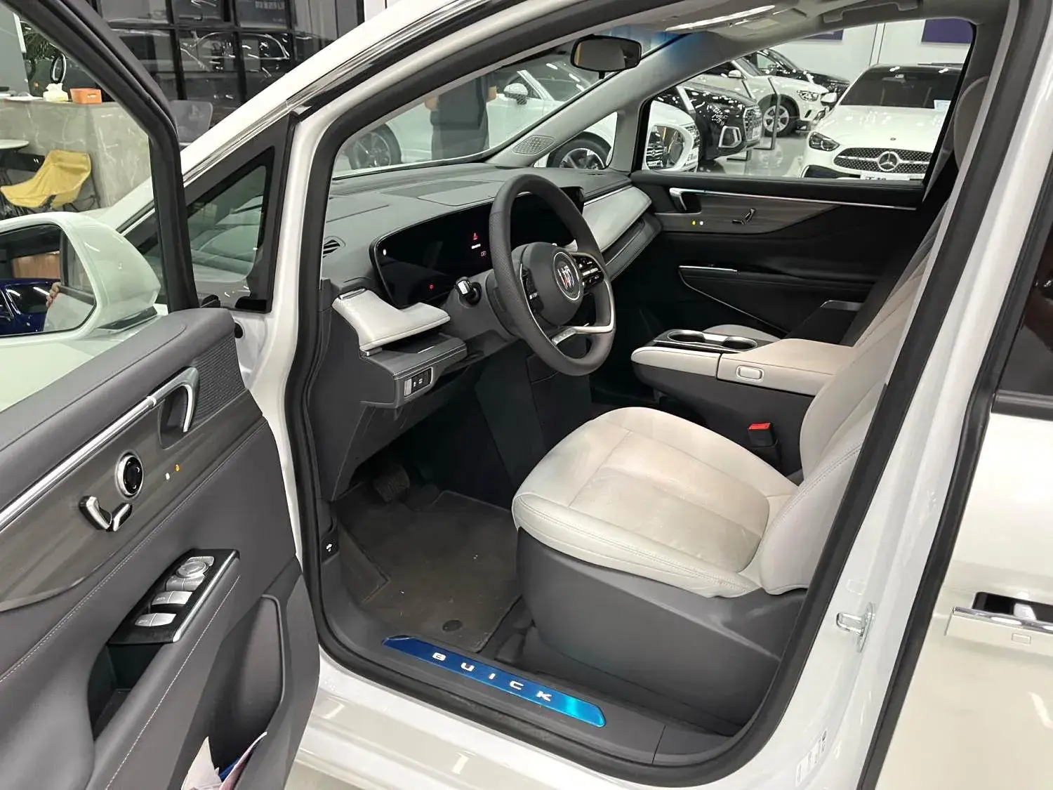 2025 BUICK GL8 thumbnail 4