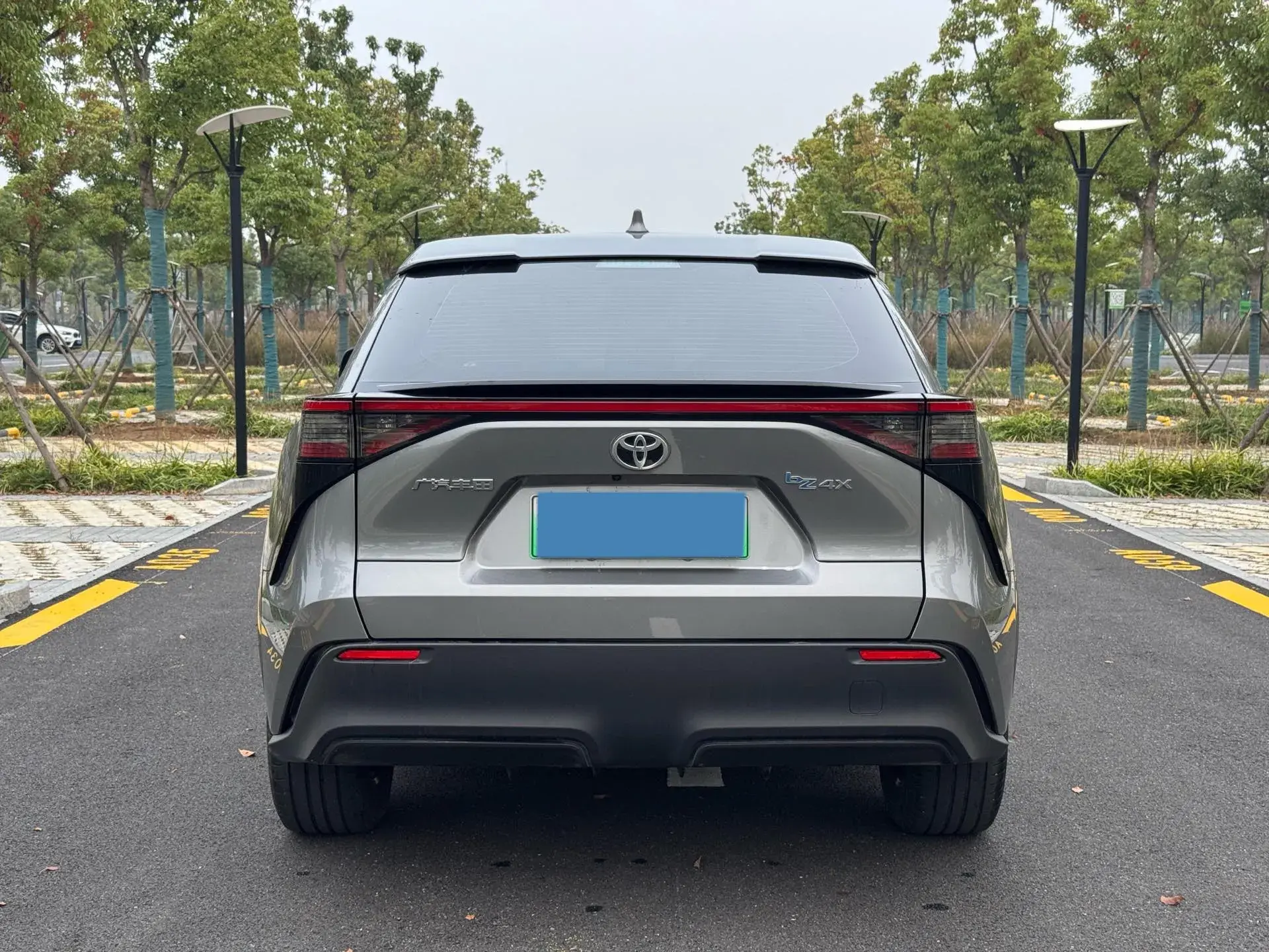 2024 TOYOTA BZ4X thumbnail 3