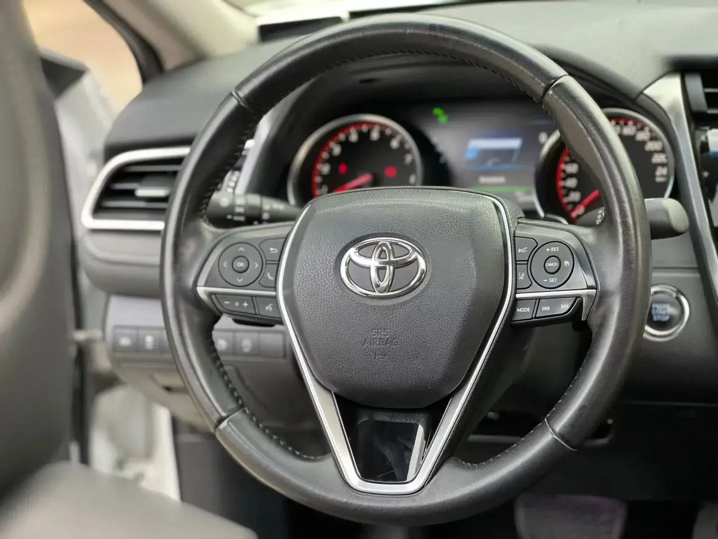 2018 TOYOTA CAMRY thumbnail 3