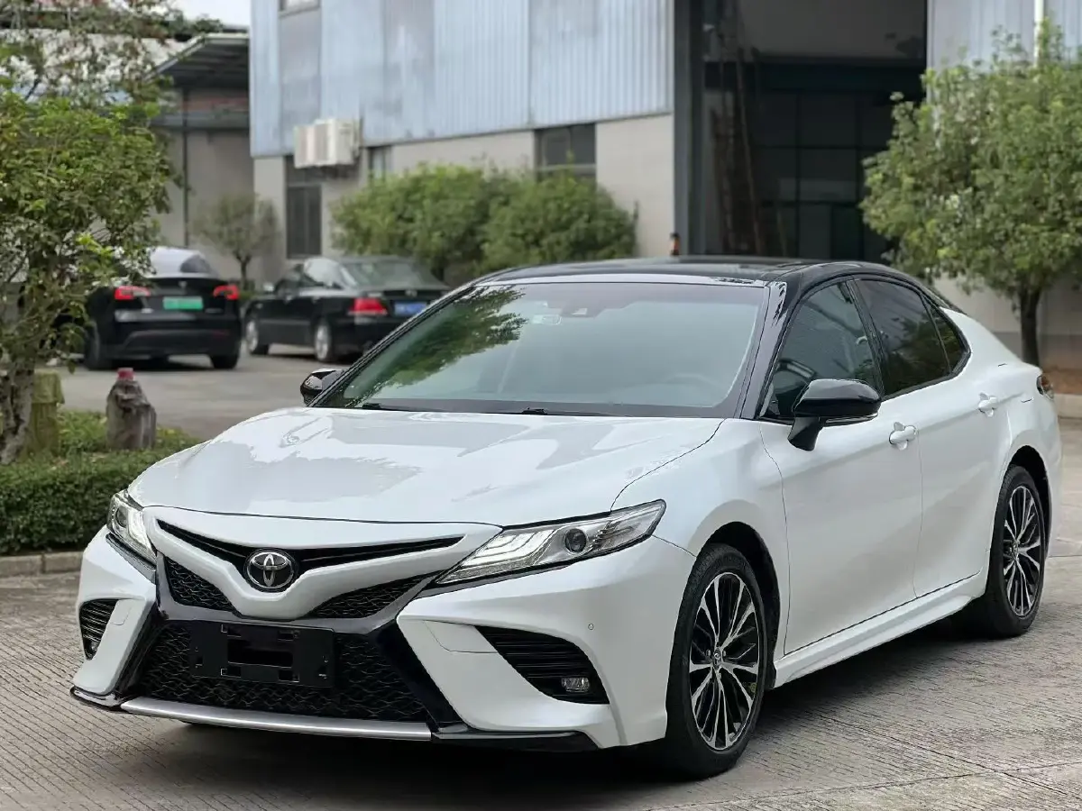 2018 Toyota Camry 2.5L 209HP L4 8AT