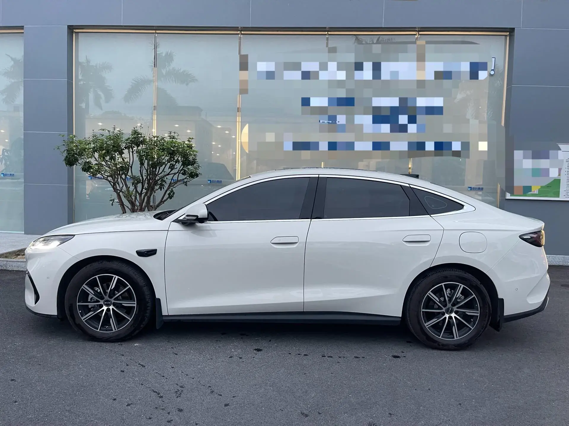 2025 BYD SEAL thumbnail 3