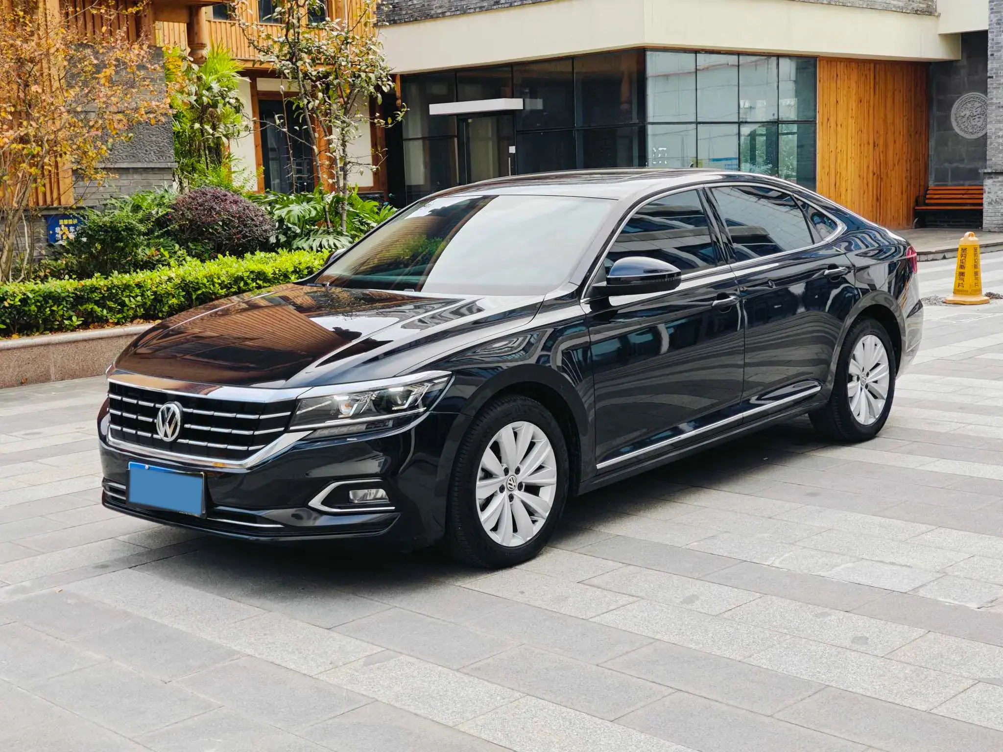 2019 VOLKSWAGEN PASSAT view 1