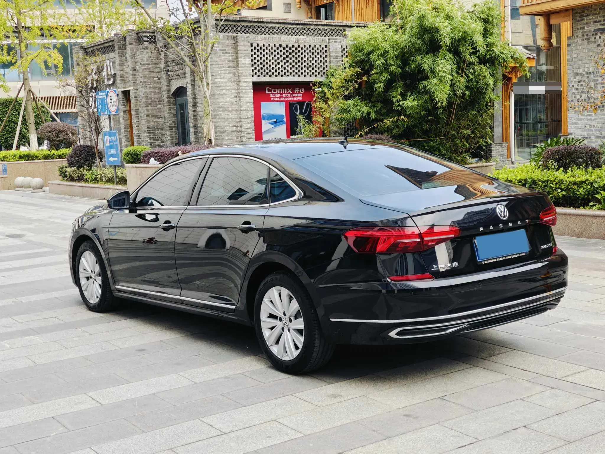 2019 VOLKSWAGEN PASSAT thumbnail 3
