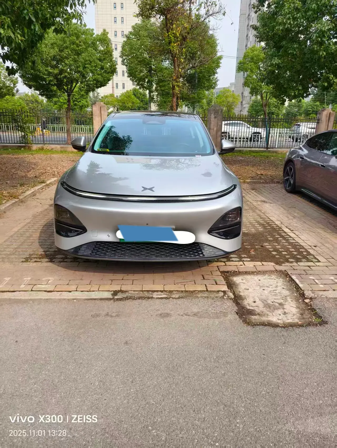 2025 XPENG G6 thumbnail 3