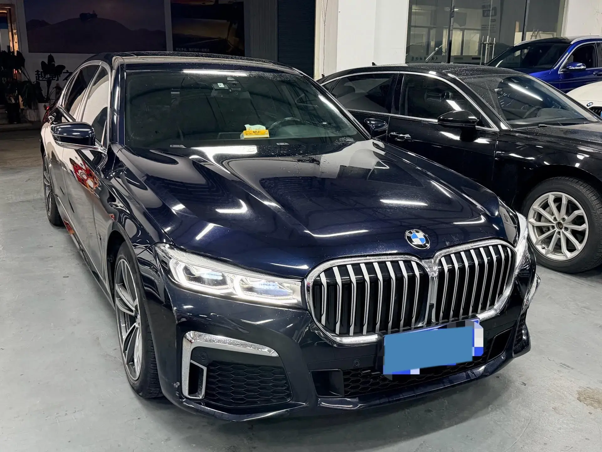 2019 BMW 7 thumbnail 2