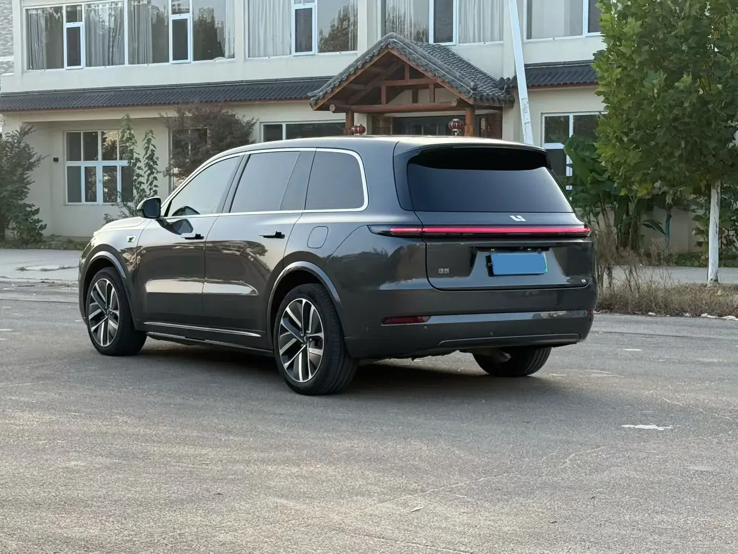 2022 LI L9 thumbnail 4